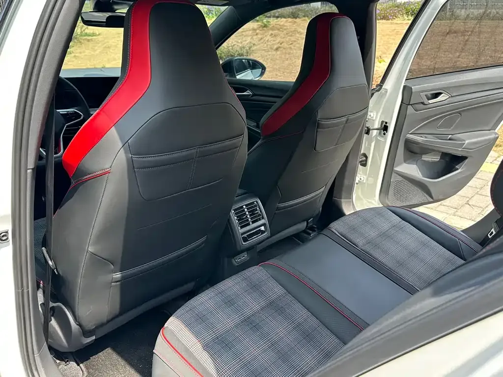 Volkswagen Golf GTI 2022 из CN, фото 3