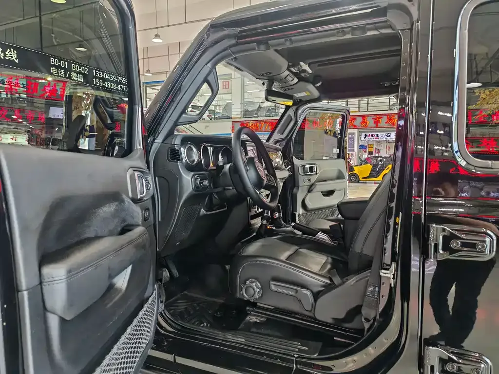 Jeep Wrangler — фото 2