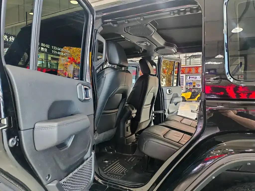 Jeep Wrangler — фото 4