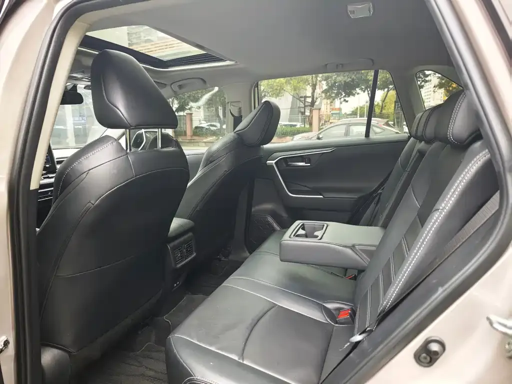 Toyota Wildlander 2021 из CN, фото 5