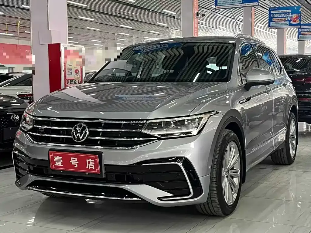 Volkswagen Tiguan L — фото 1