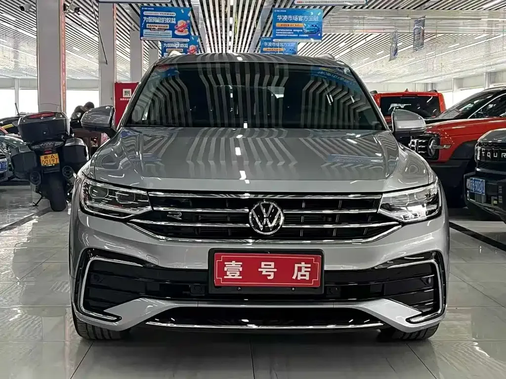 Volkswagen Tiguan L — фото 9