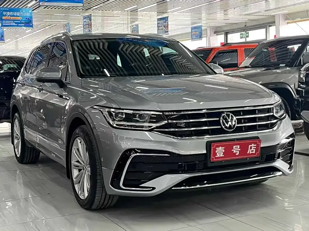 Volkswagen Tiguan L — фото 10