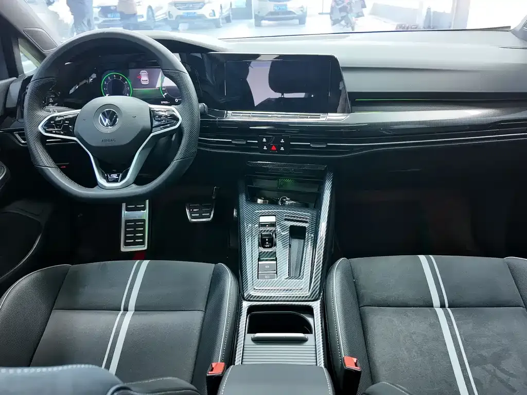 Volkswagen Golf 2024 из CN, фото 3