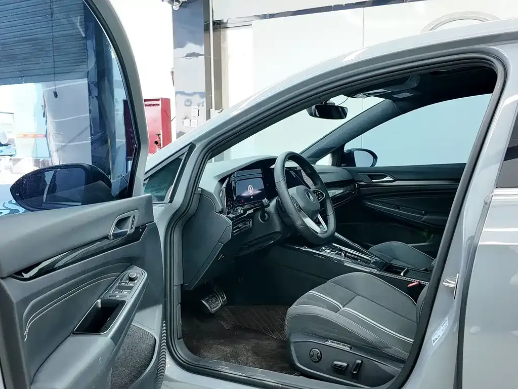 Volkswagen Golf 2024 из CN, фото 8