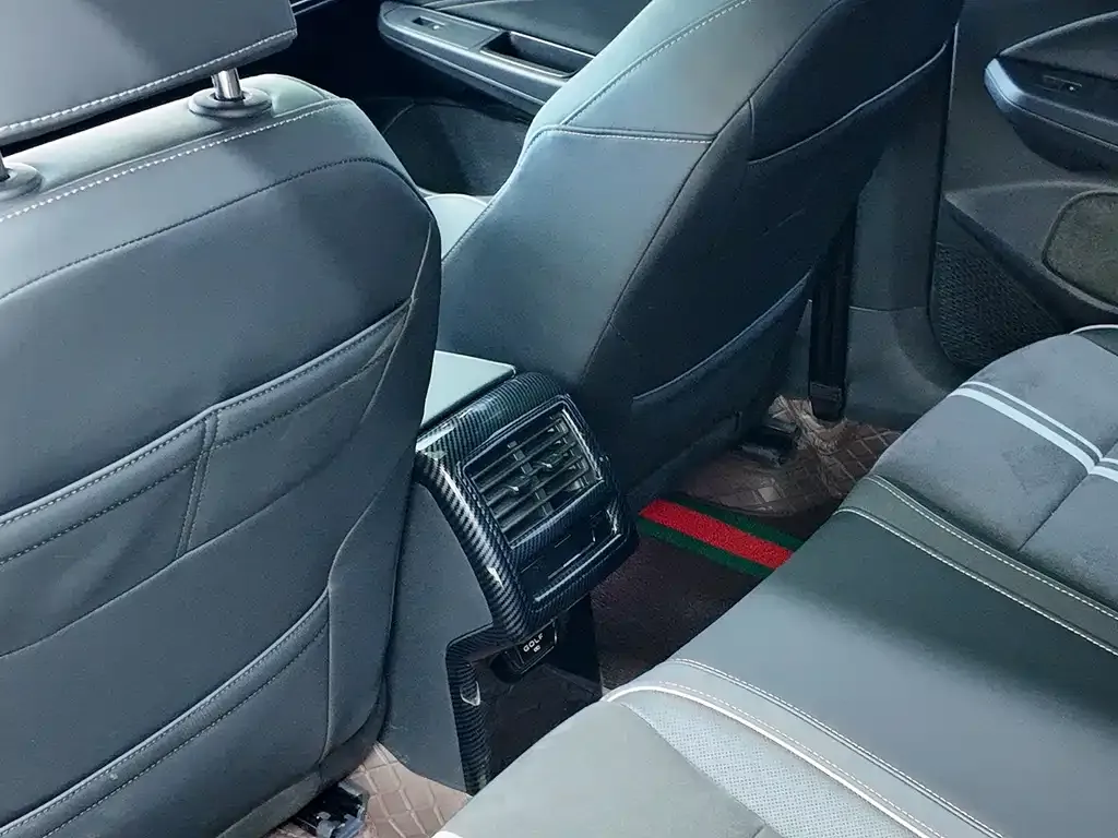 Volkswagen Golf 2024 из CN, фото 7
