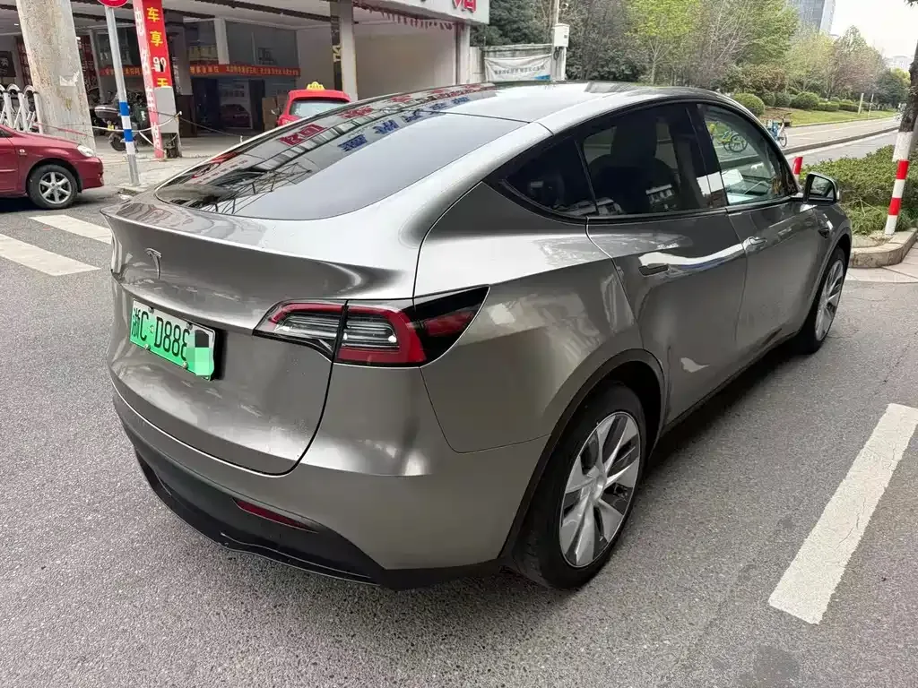 Tesla Model Y — фото 6