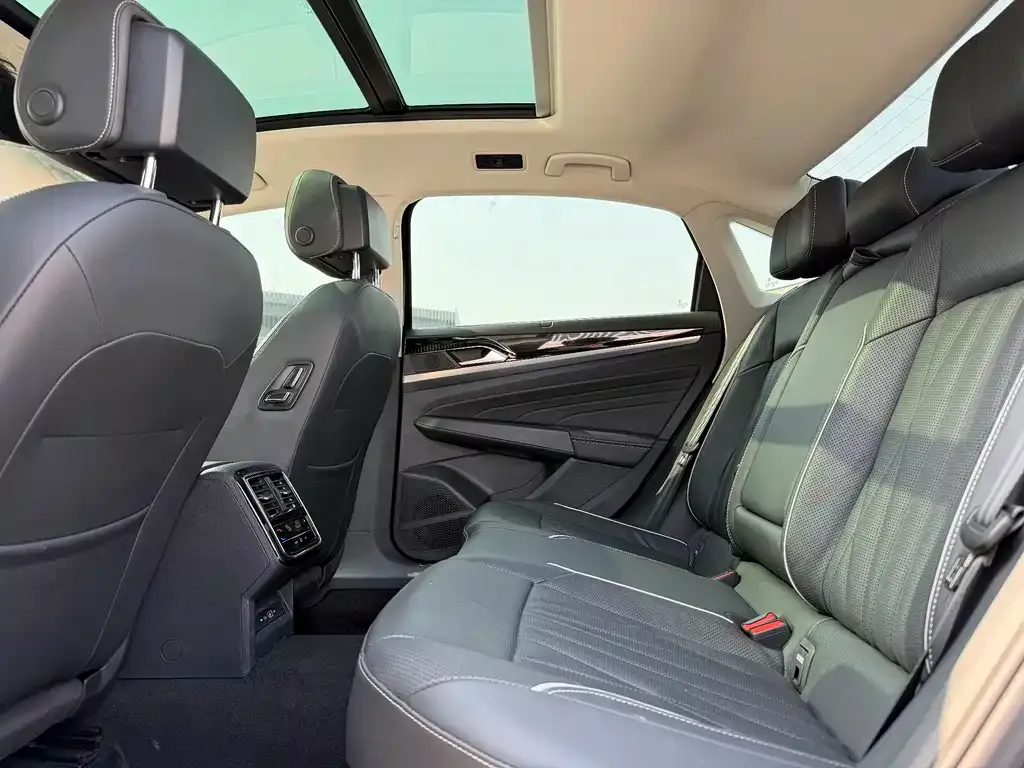 Volkswagen Passat 2022 из CN, фото 4