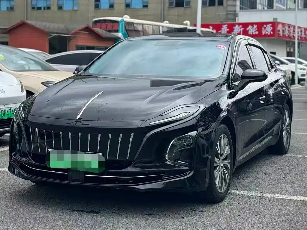 Hongqi E-QM5 — фото 1