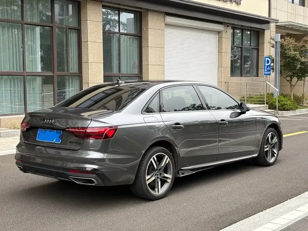 Audi A4L 2023 из CN, фото 4