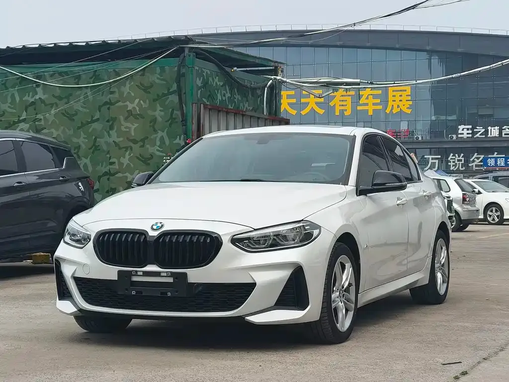 BMW 1 Series 2022 из CN, фото 1
