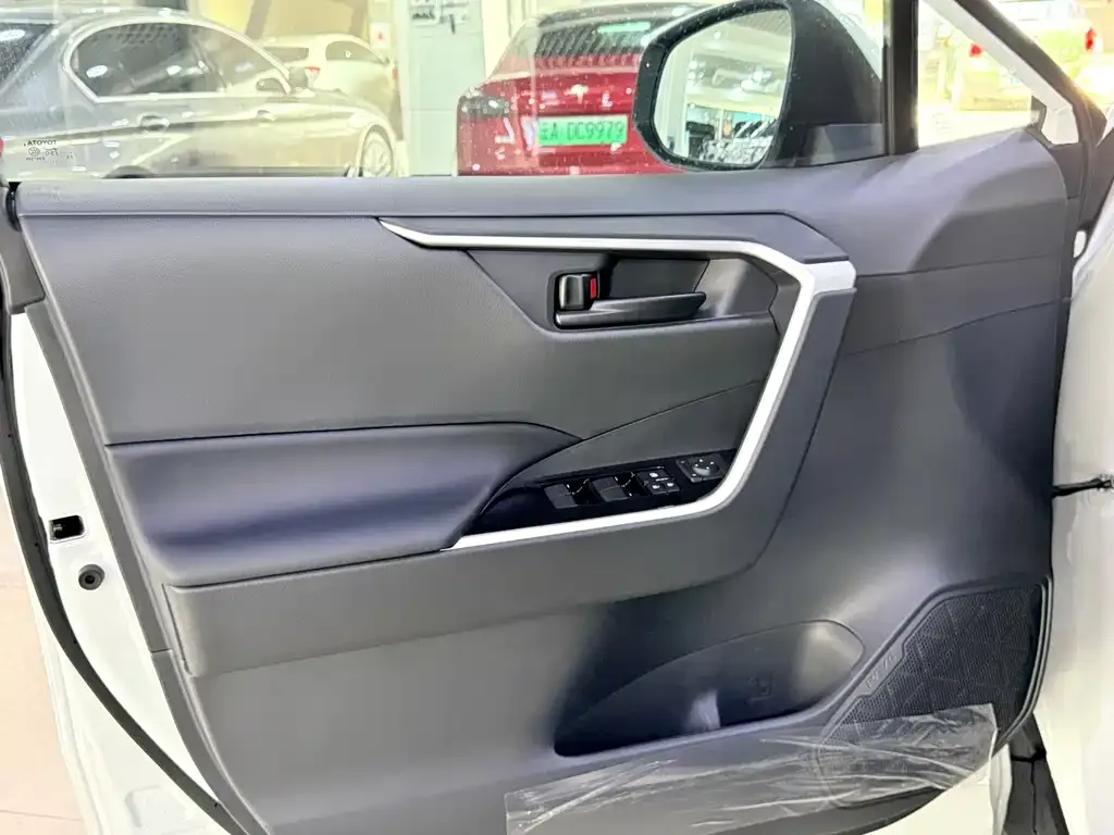 Toyota RAV4 2025 из CN, фото 3