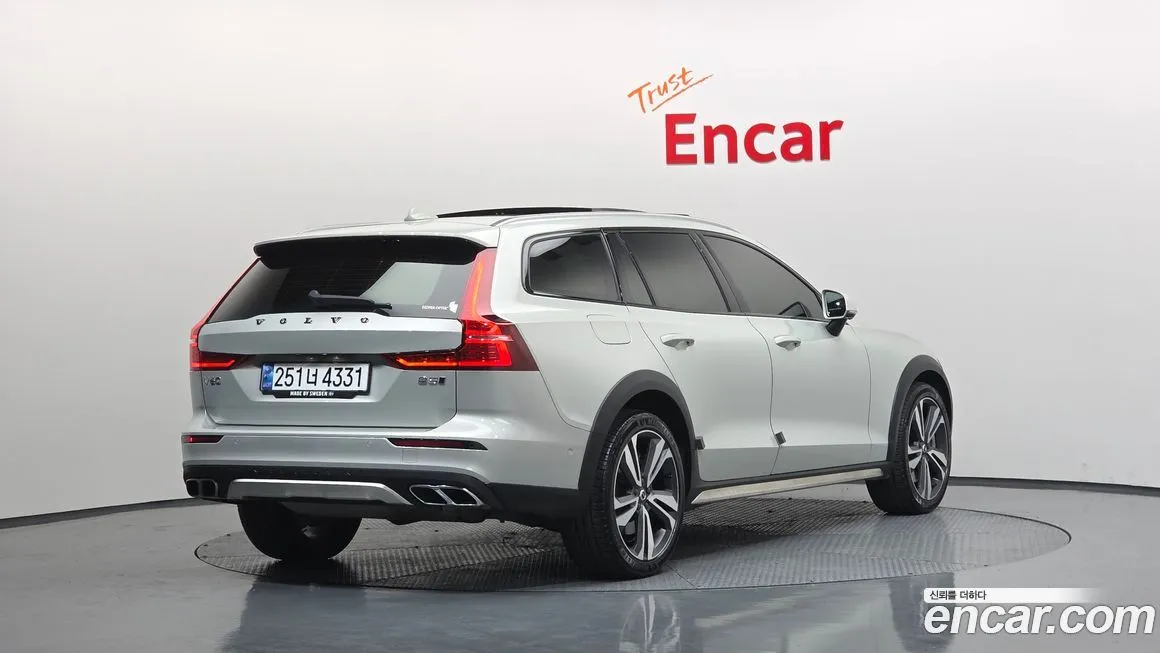 Volvo V60 2021 из KR, фото 6