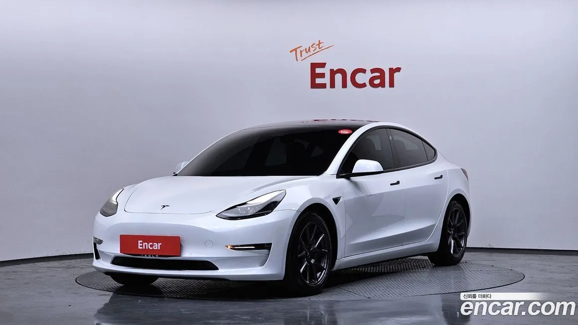 Tesla Model 3 — фото 1