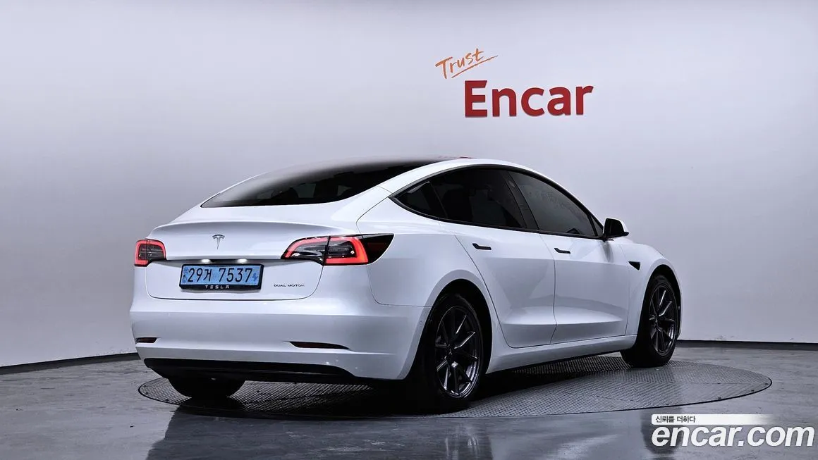 Tesla Model 3 — фото 3
