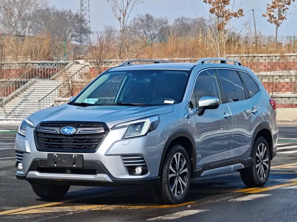 Subaru Forester — фото 1