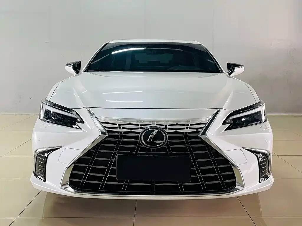 Lexus ES — фото 1