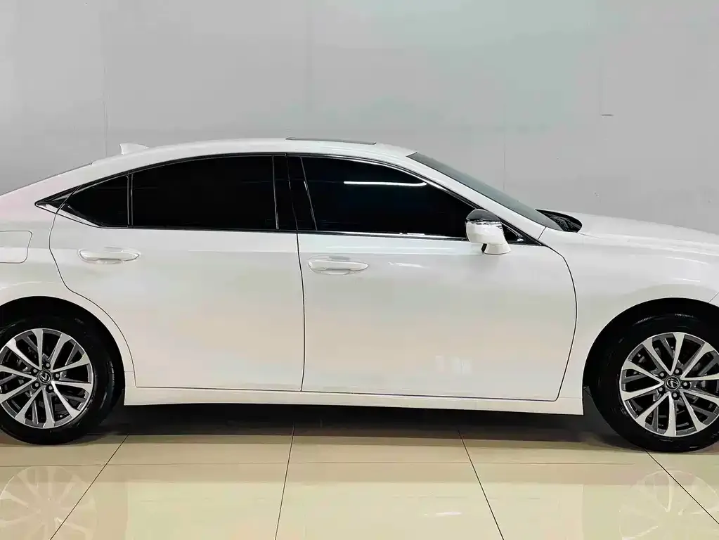 Lexus ES — фото 4