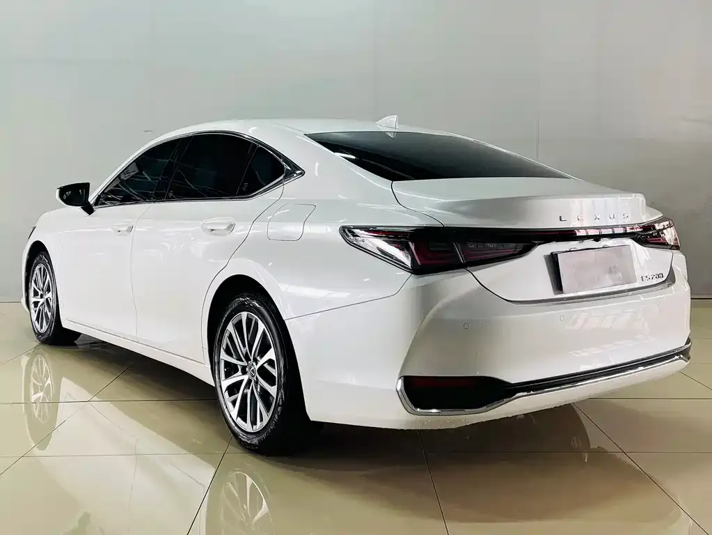 Lexus ES — фото 10