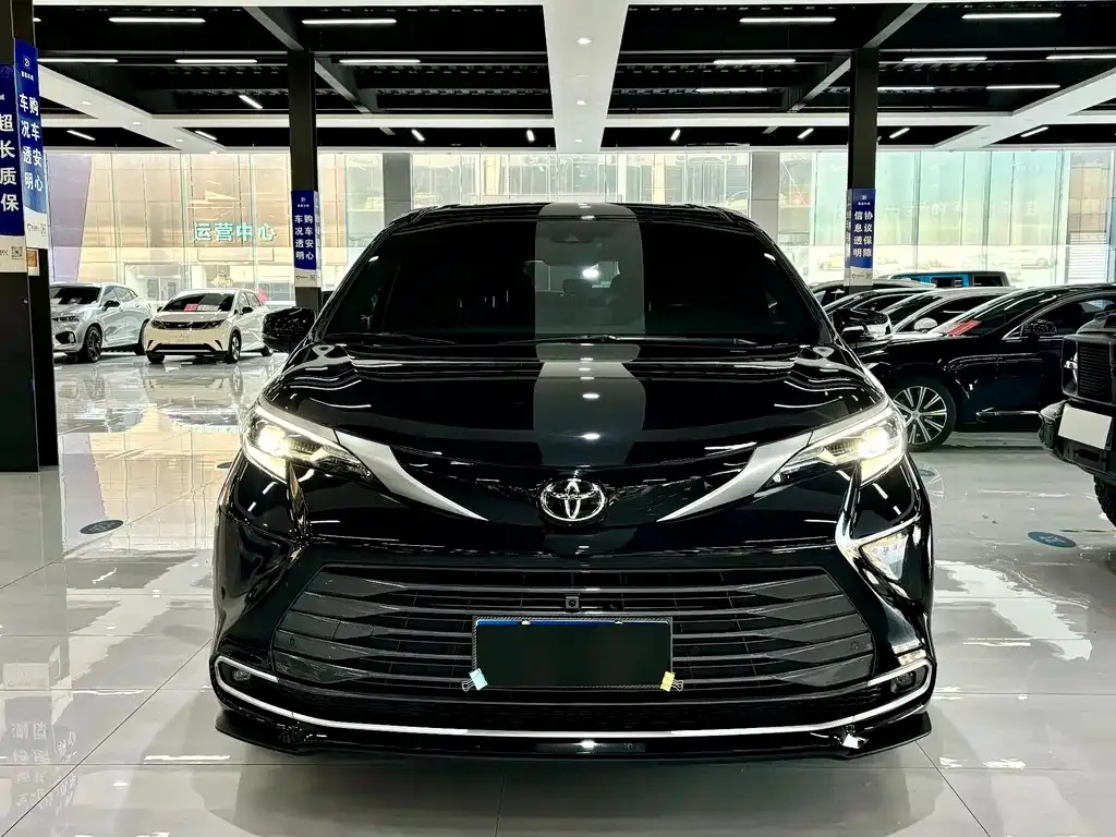 Toyota Sienna — фото 5