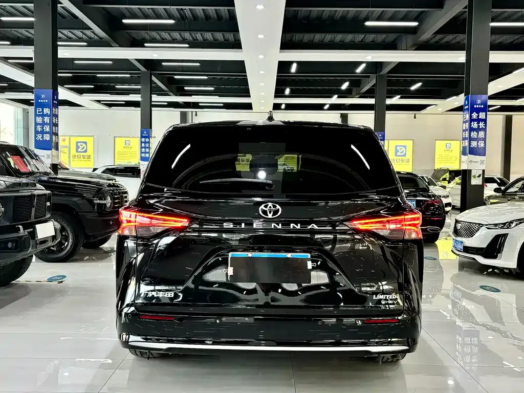 Toyota Sienna — фото 6