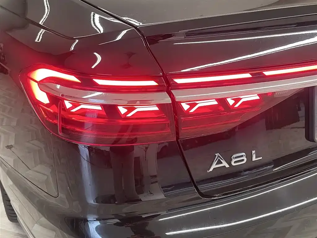 Audi A8 2023 из CN, фото 10