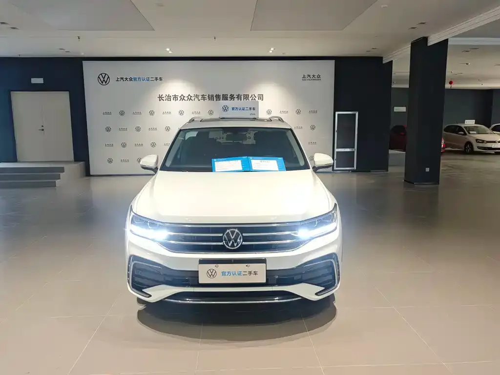 Volkswagen Tiguan L — фото 1
