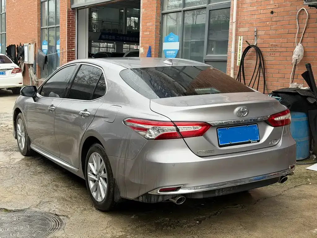 Toyota Camry — фото 3