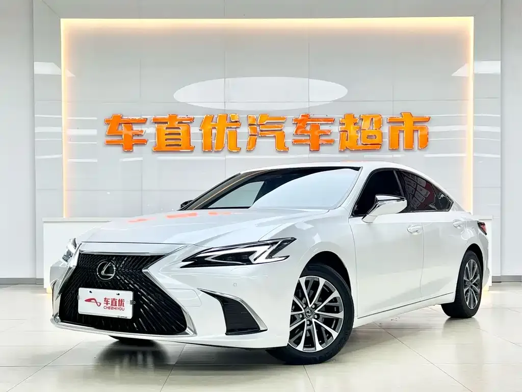 Lexus ES — фото 1