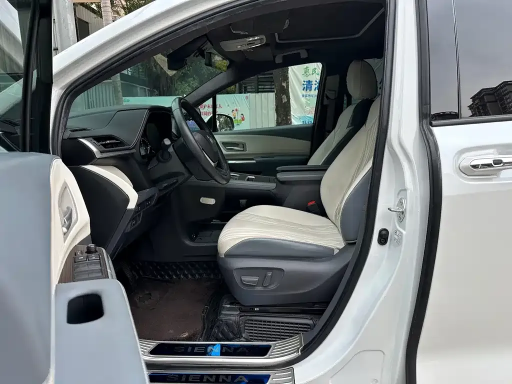 Toyota Sienna 2022 из CN, фото 2