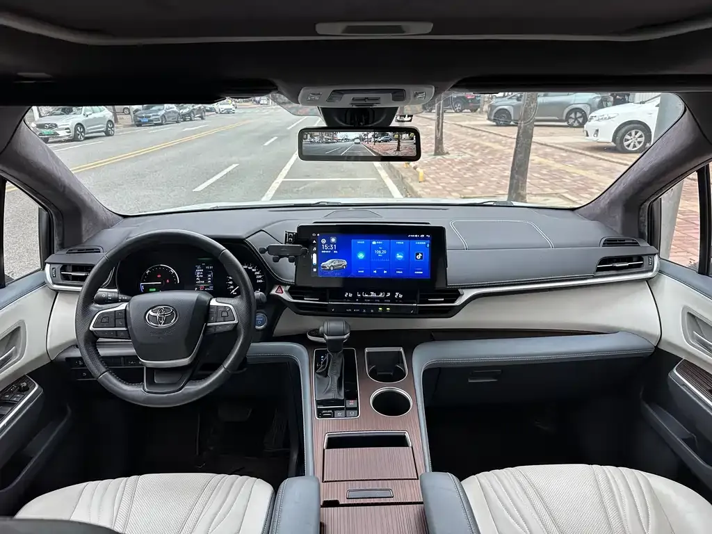 Toyota Sienna 2022 из CN, фото 3