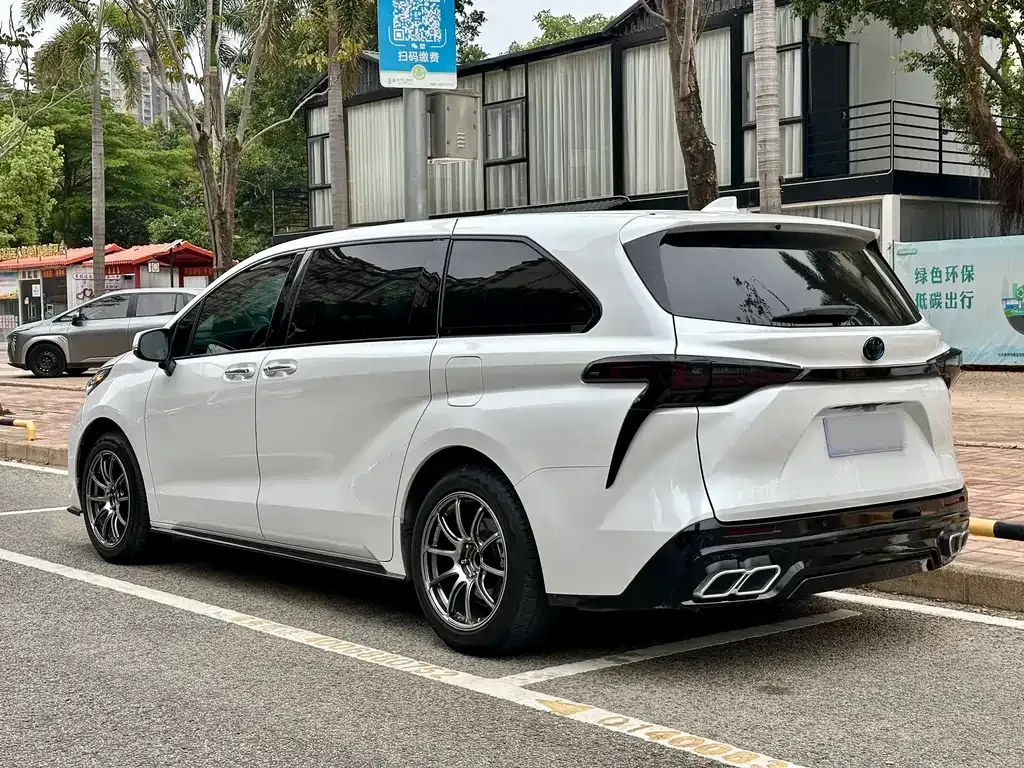 Toyota Sienna 2022 из CN, фото 6