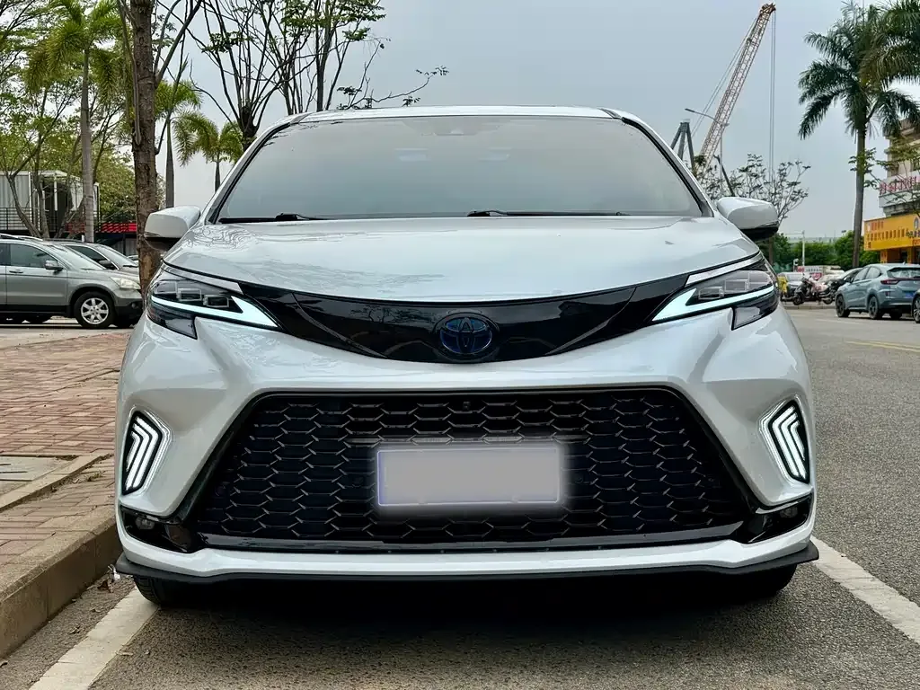 Toyota Sienna 2022 из CN, фото 5