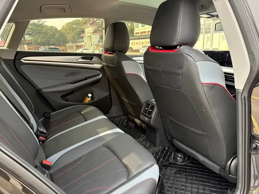 Volkswagen Lamando 2024 из CN, фото 2