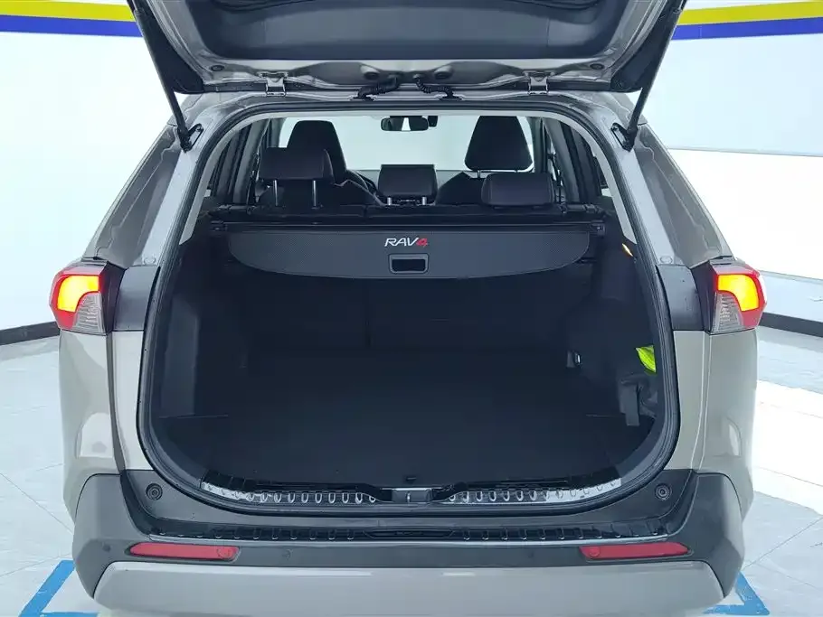 Toyota RAV4 — фото 10