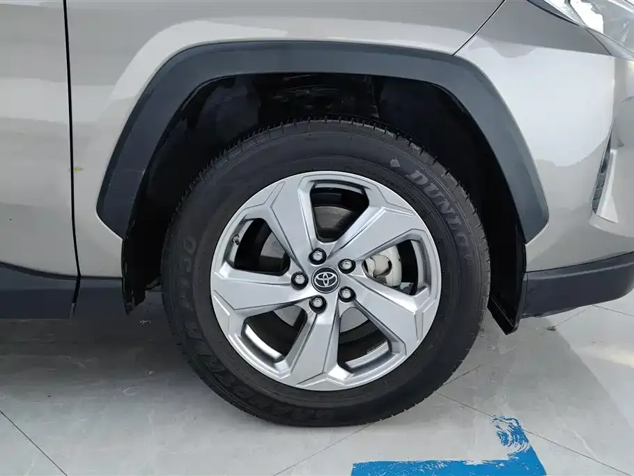 Toyota RAV4 — фото 2