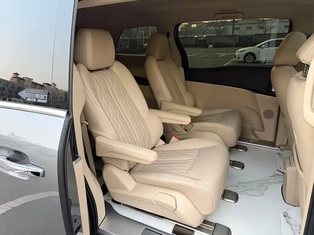 Buick GL8 2023 из CN, фото 2