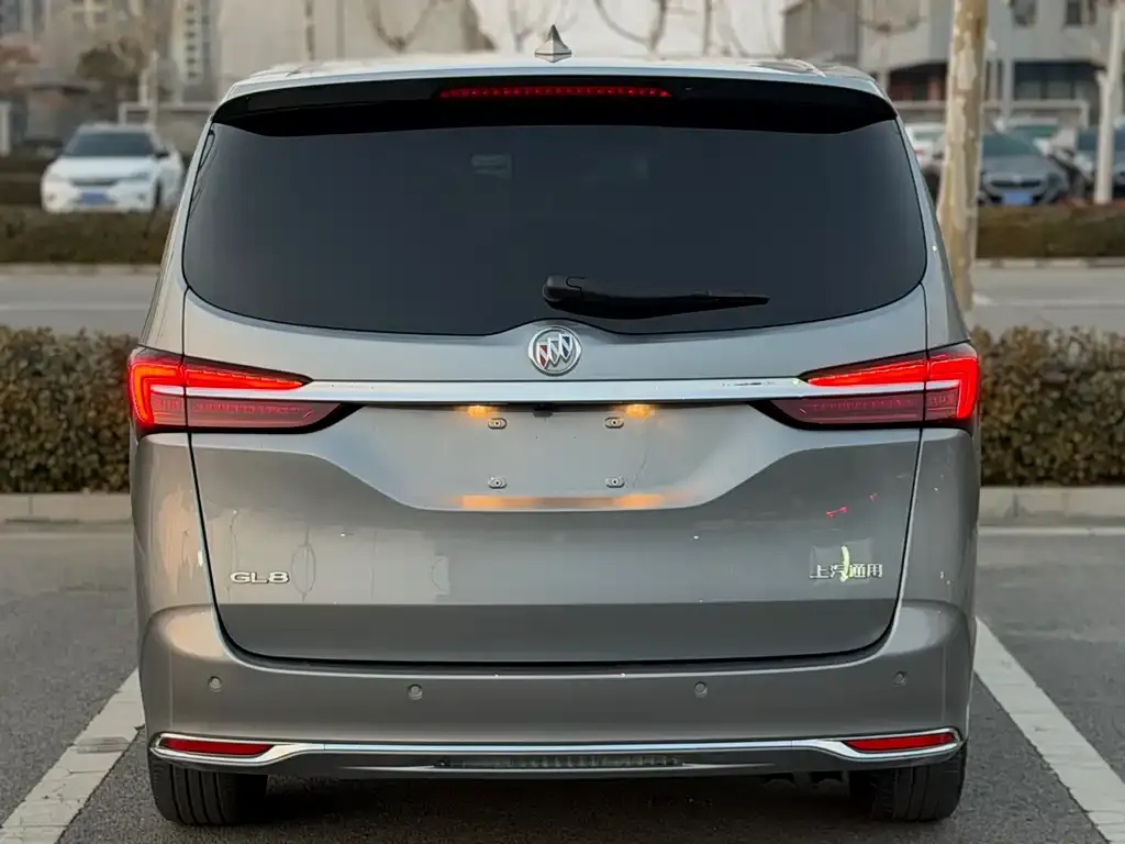 Buick GL8 2023 из CN, фото 3