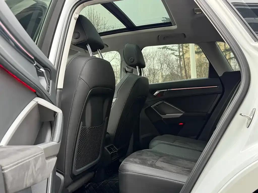 Audi Q3 2023 из CN, фото 5