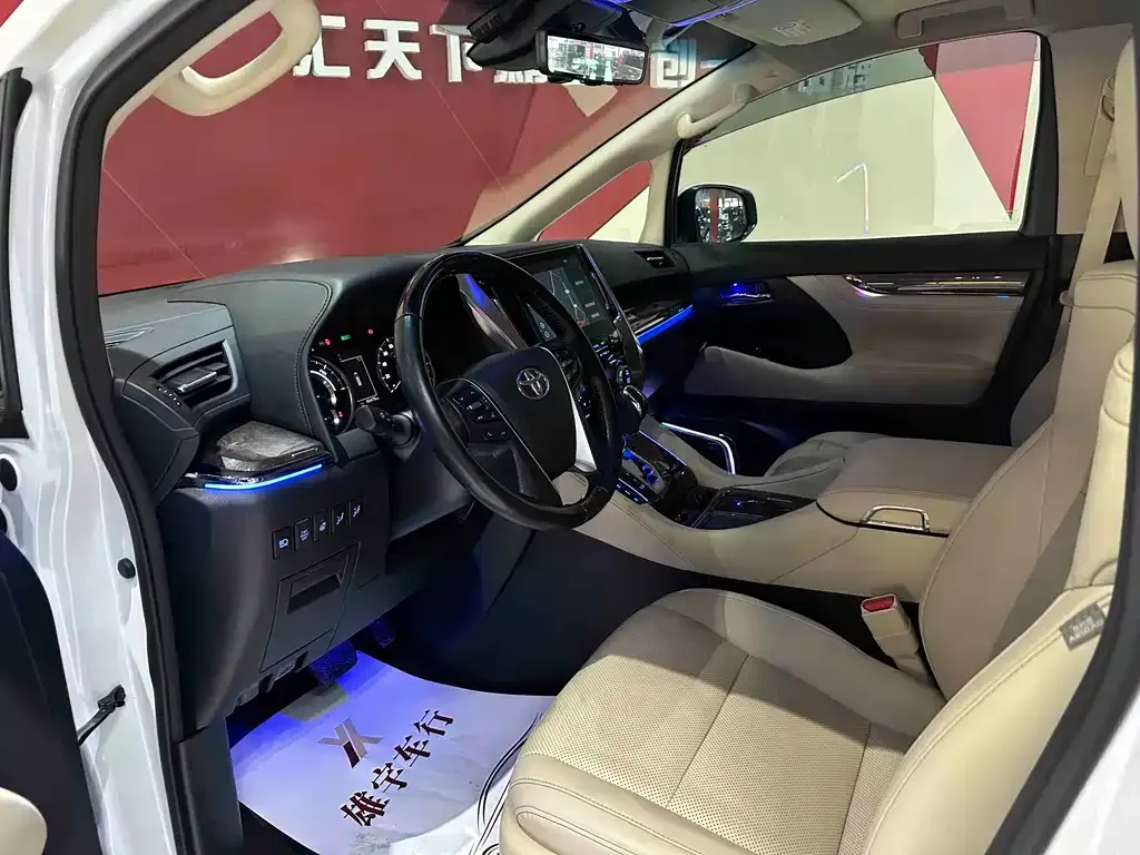 Toyota Vellfire — фото 7