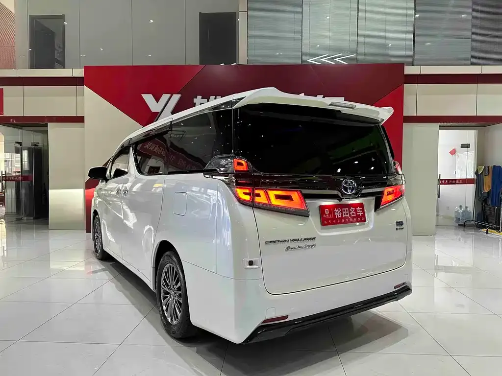 Toyota Vellfire — фото 4