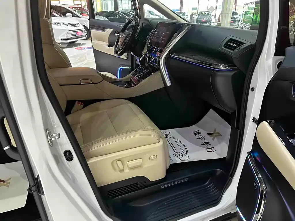 Toyota Vellfire — фото 3