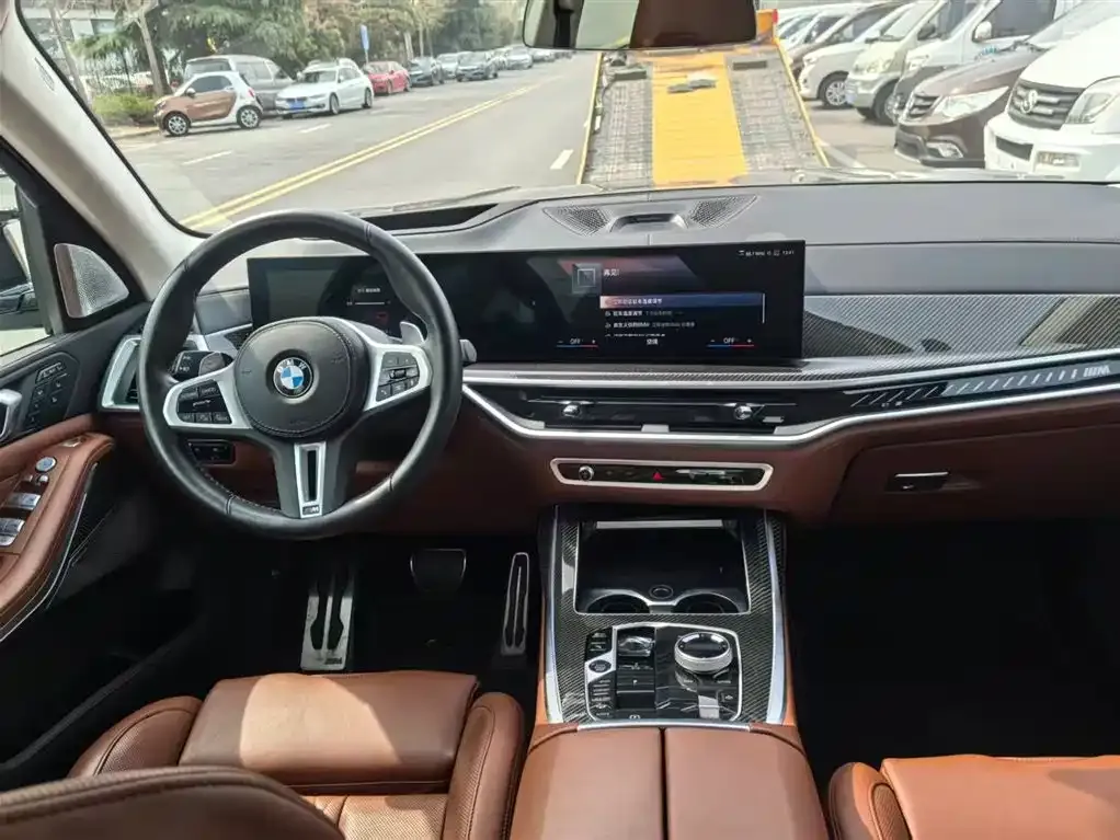 BMW X7 M60i 2023 из CN, фото 6