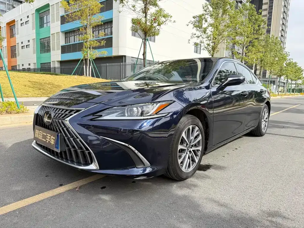 Lexus ES — фото 1