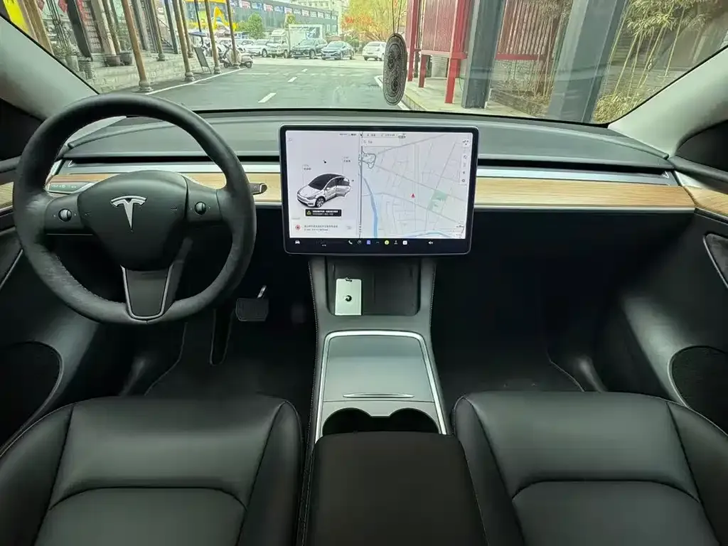 Tesla Model Y — фото 5