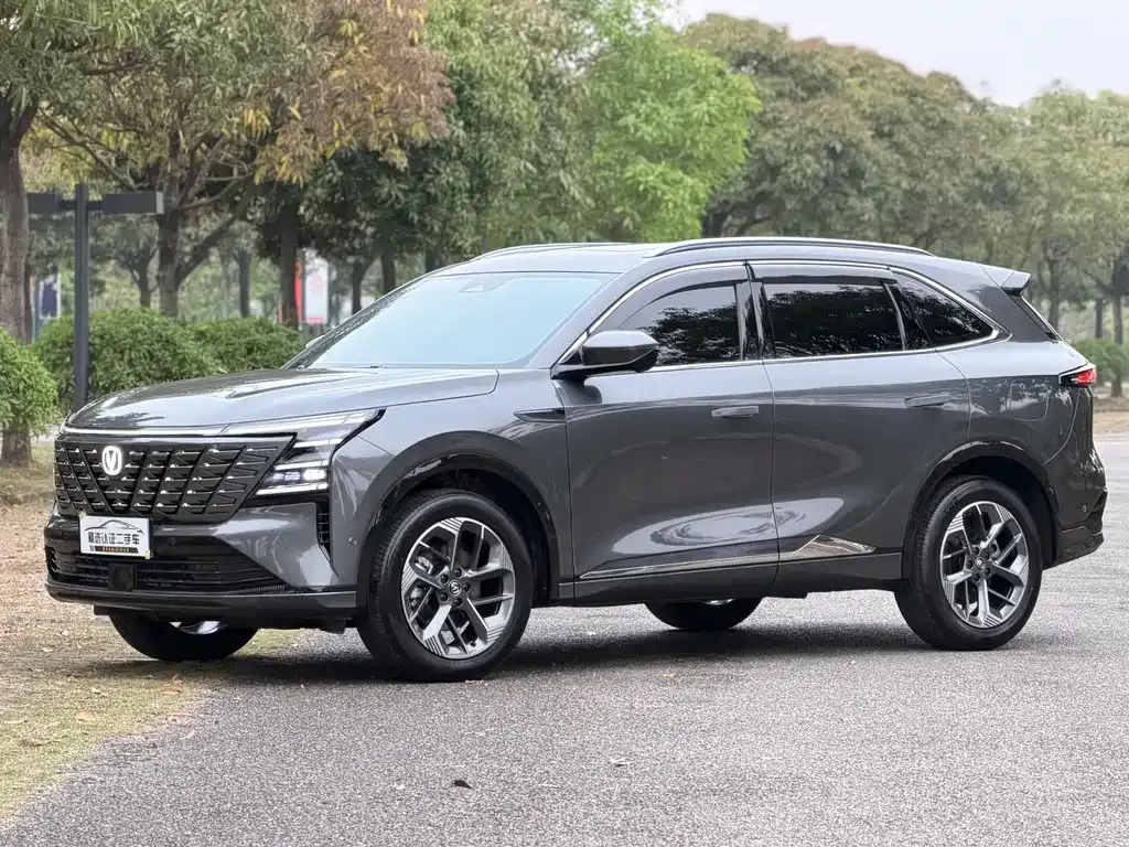 Changan CS75PLUS — фото 1
