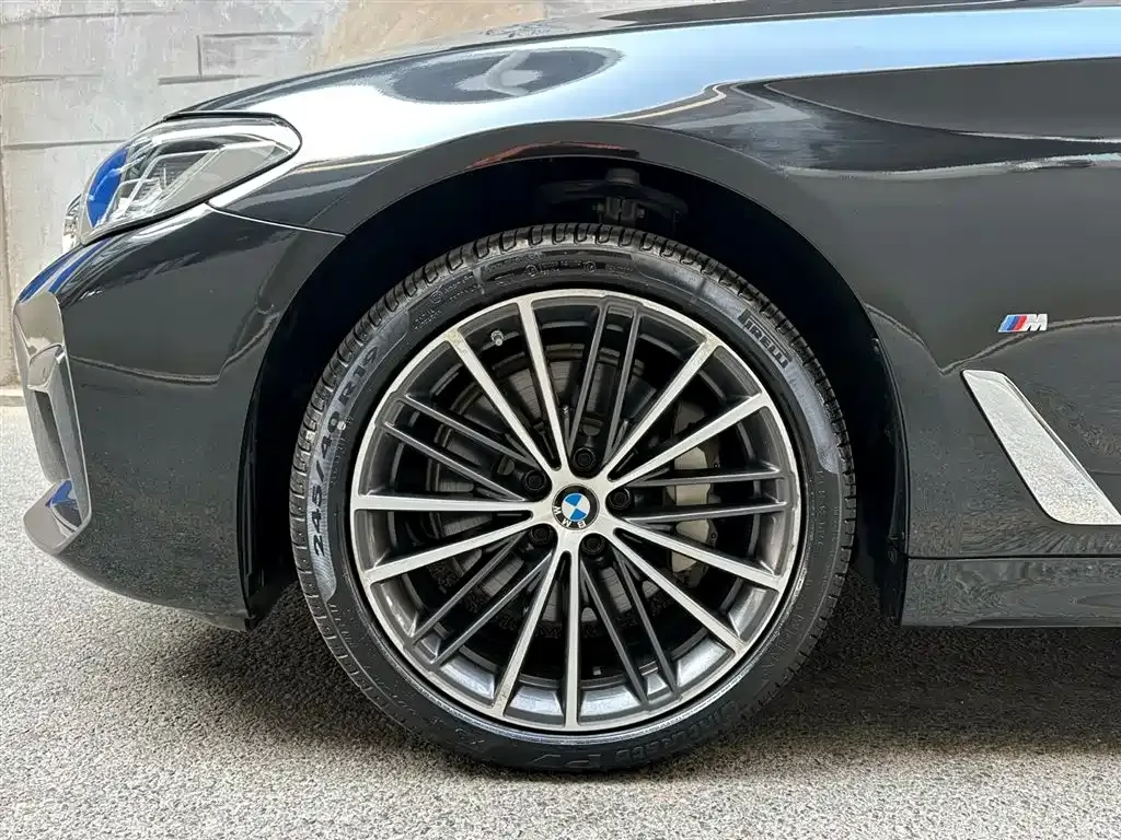 BMW 5 Series — фото 9