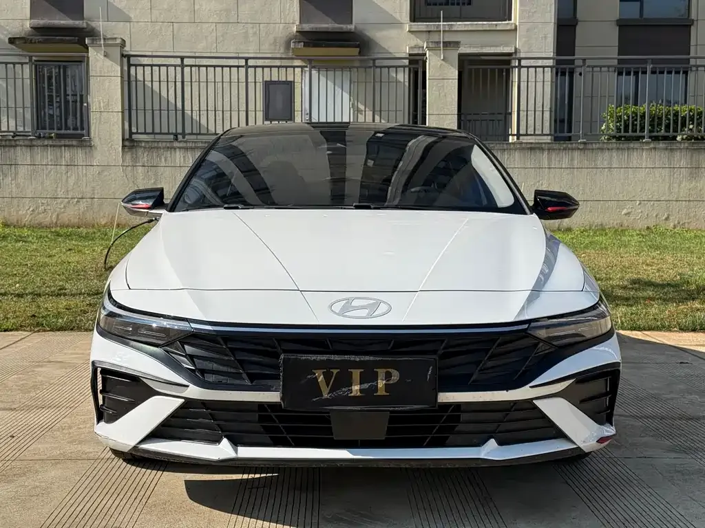 Hyundai Elantra — фото 4