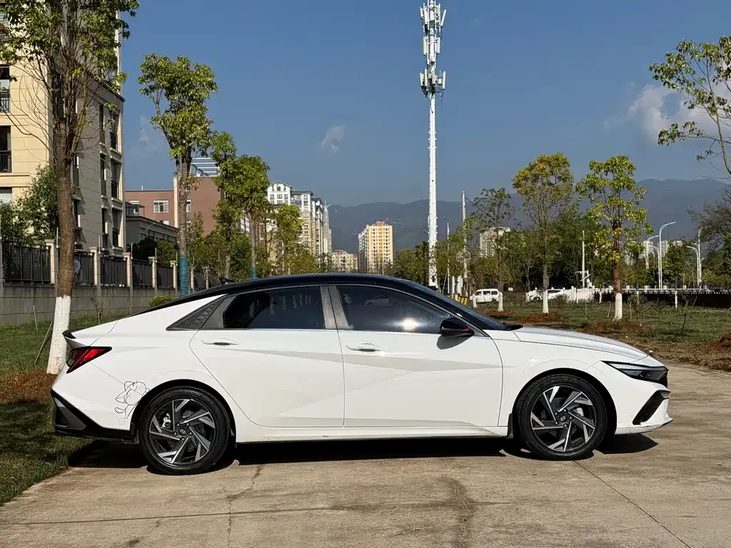Hyundai Elantra — фото 9
