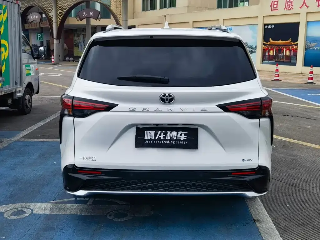 Toyota Granvia 2025 из CN, фото 3